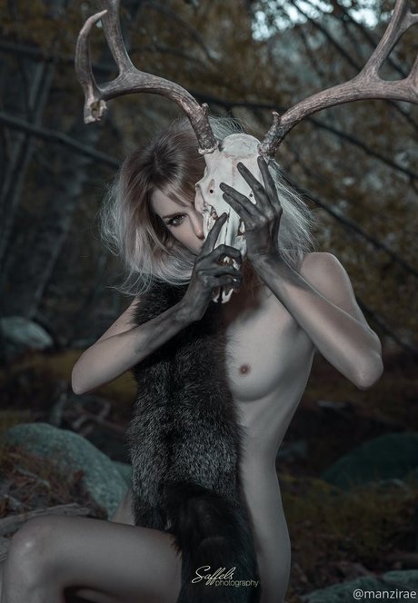 Manzi DeYoung nude star pics