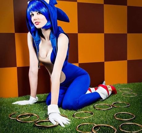 Manzi DeYoung adult model photo