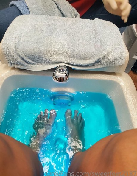 sweetfeet2187 pretty model photo