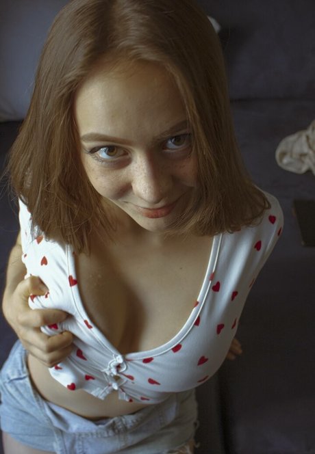 loujeenxxx model beautiful photo