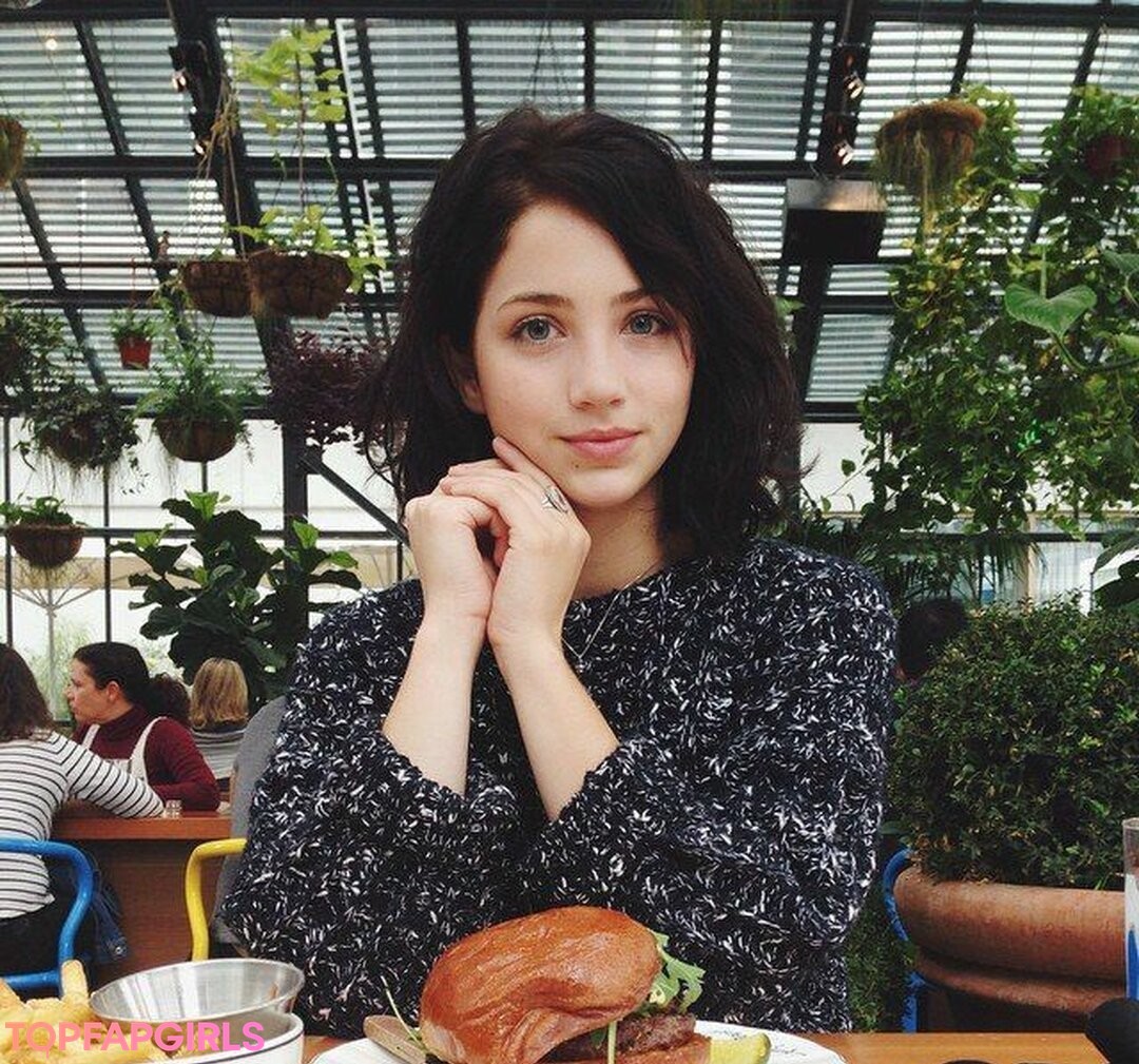 Emily Rudd adult star photos