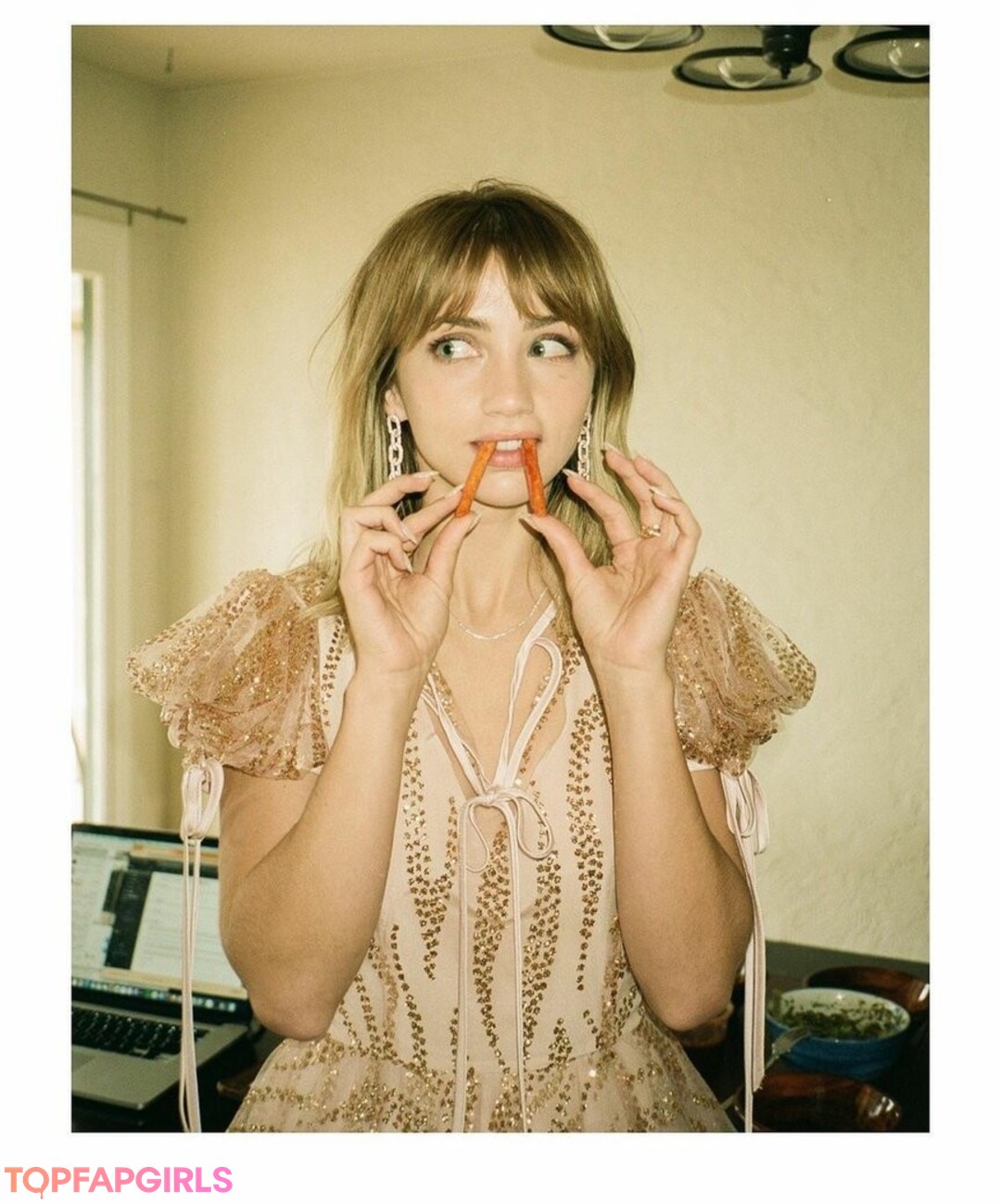 Emily Rudd xxx model picture
