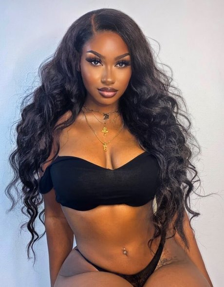 Elinda San model free photos