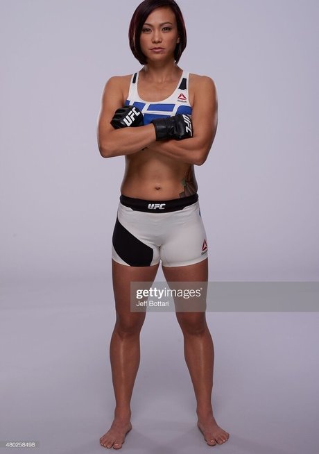 Michelle Waterson pretty model photo