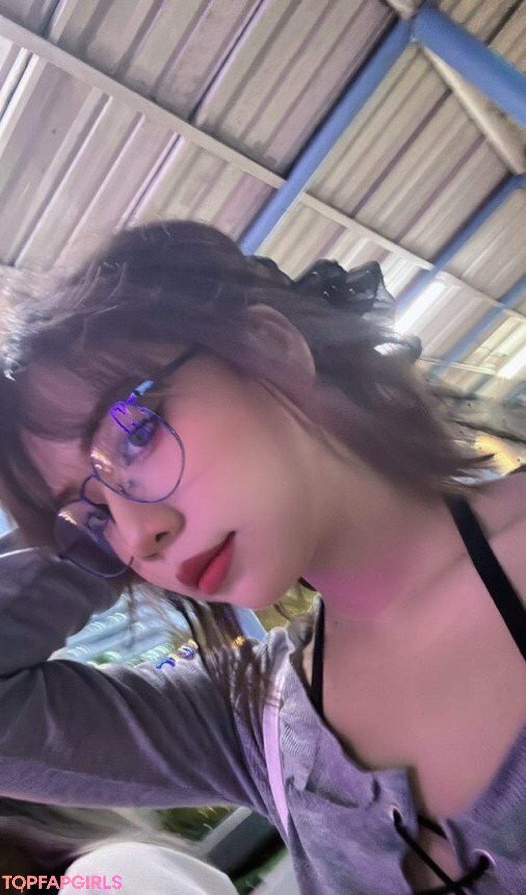 Risanomsyu model adult photo
