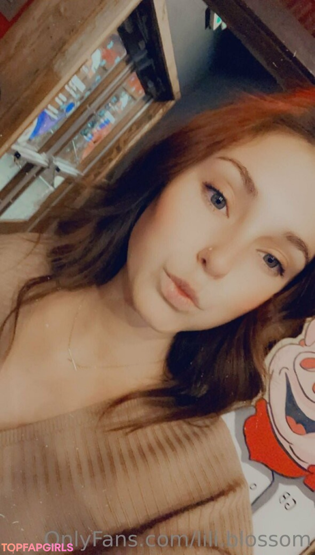 lili blossom sexy actress pic