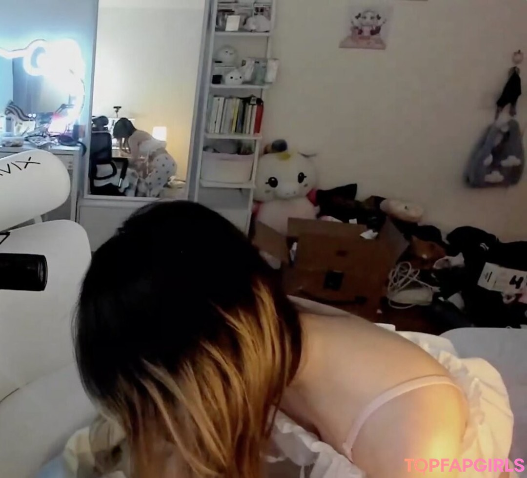 igumdrop naked model images