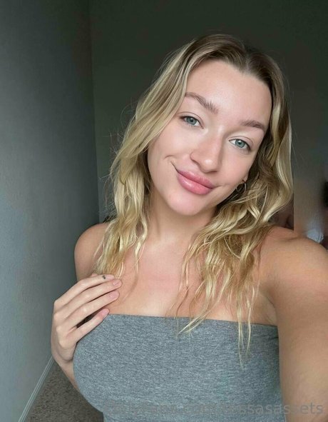 tessasassets pornographic model photo