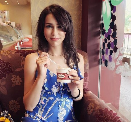 Stefanie Joosten actress pictures