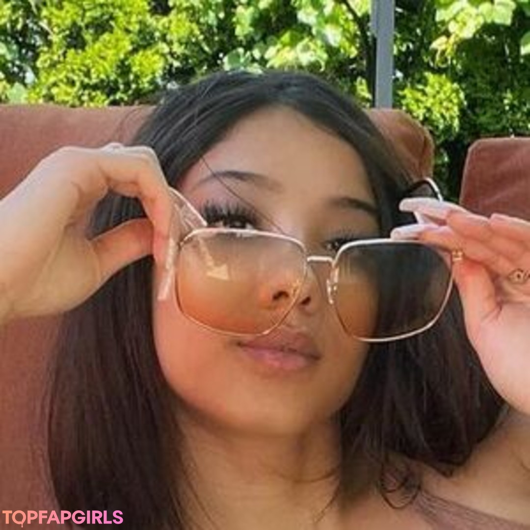 SassySounds ASMR star nudes pictures