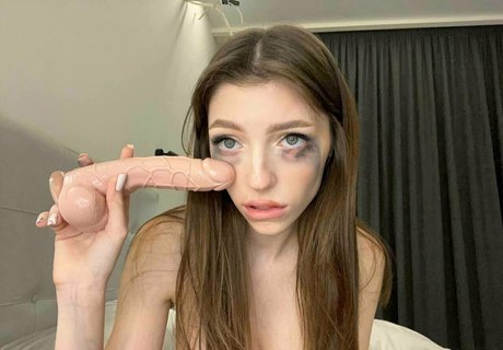 tiny onlyfans pornographic photos