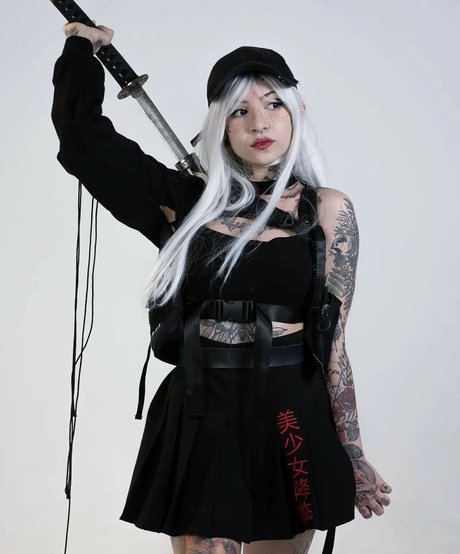 Aline Fox nude star img