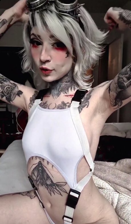 Aline Fox art model pictures