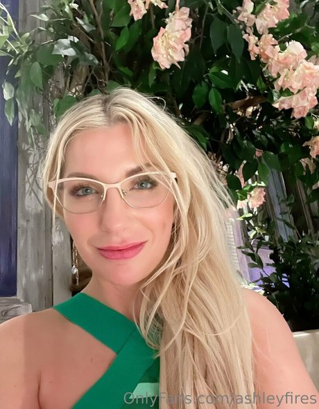 Ashley Fires sexy actress picture