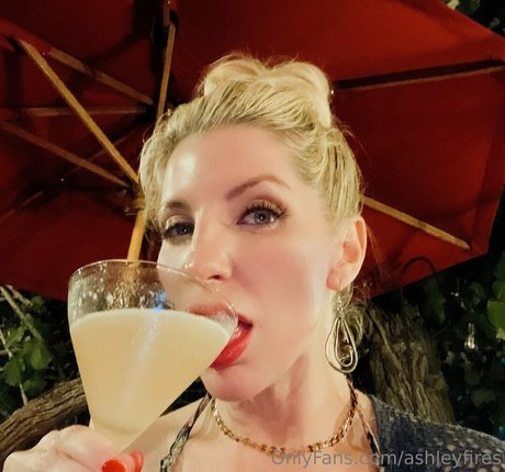 Ashley Fires nude model pictures