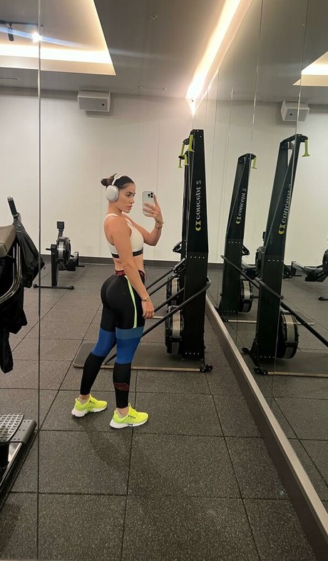 Alexia Inguanzo pretty star images