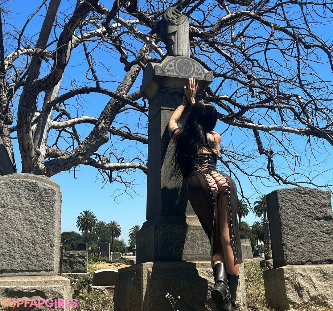 DeathbyRomy top profile image
