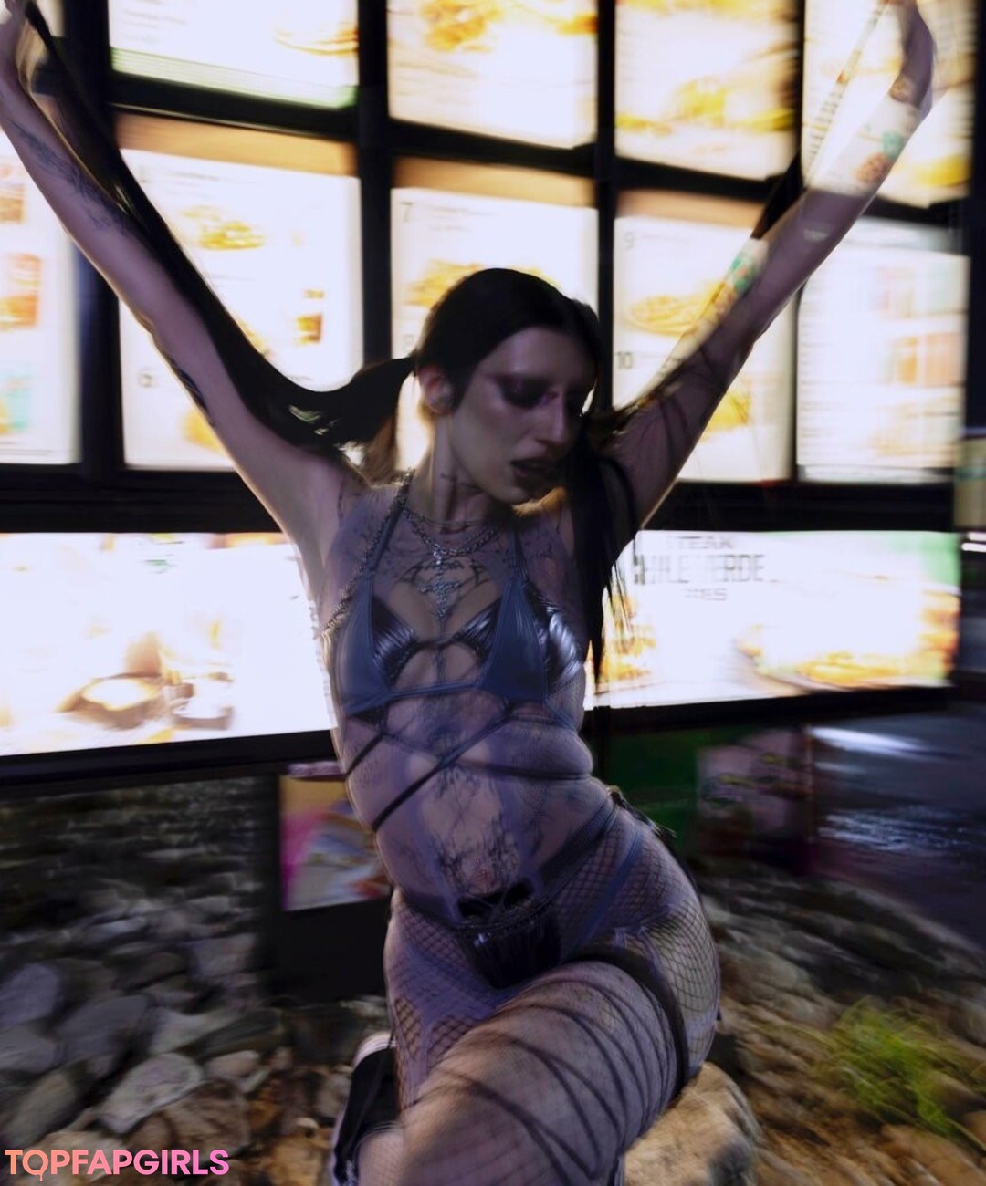 DeathbyRomy star top pic