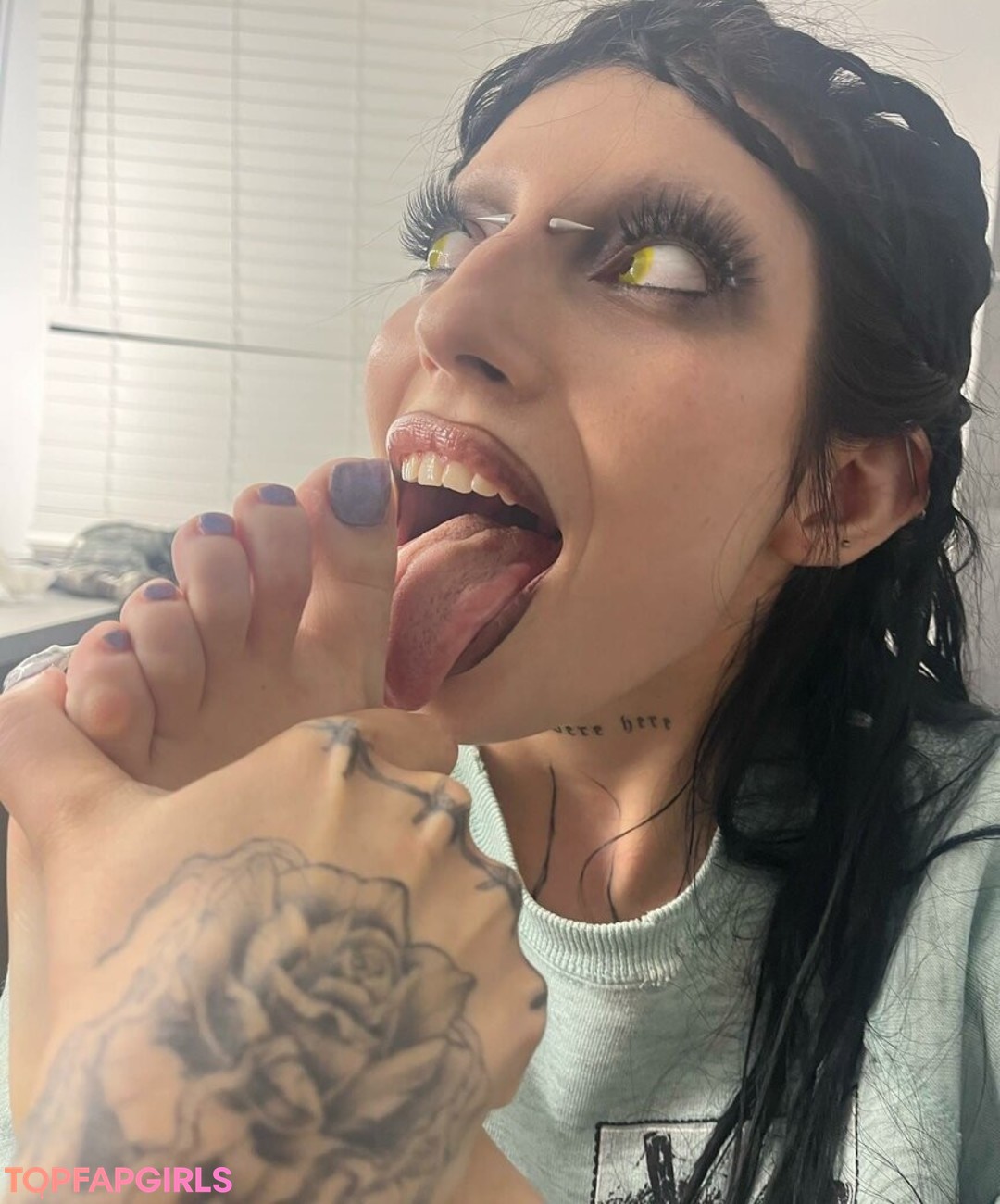 DeathbyRomy star nude pics