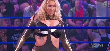 Nikkita Lyons star hd photo