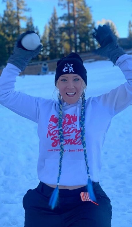 Nikkita Lyons pretty actress picture