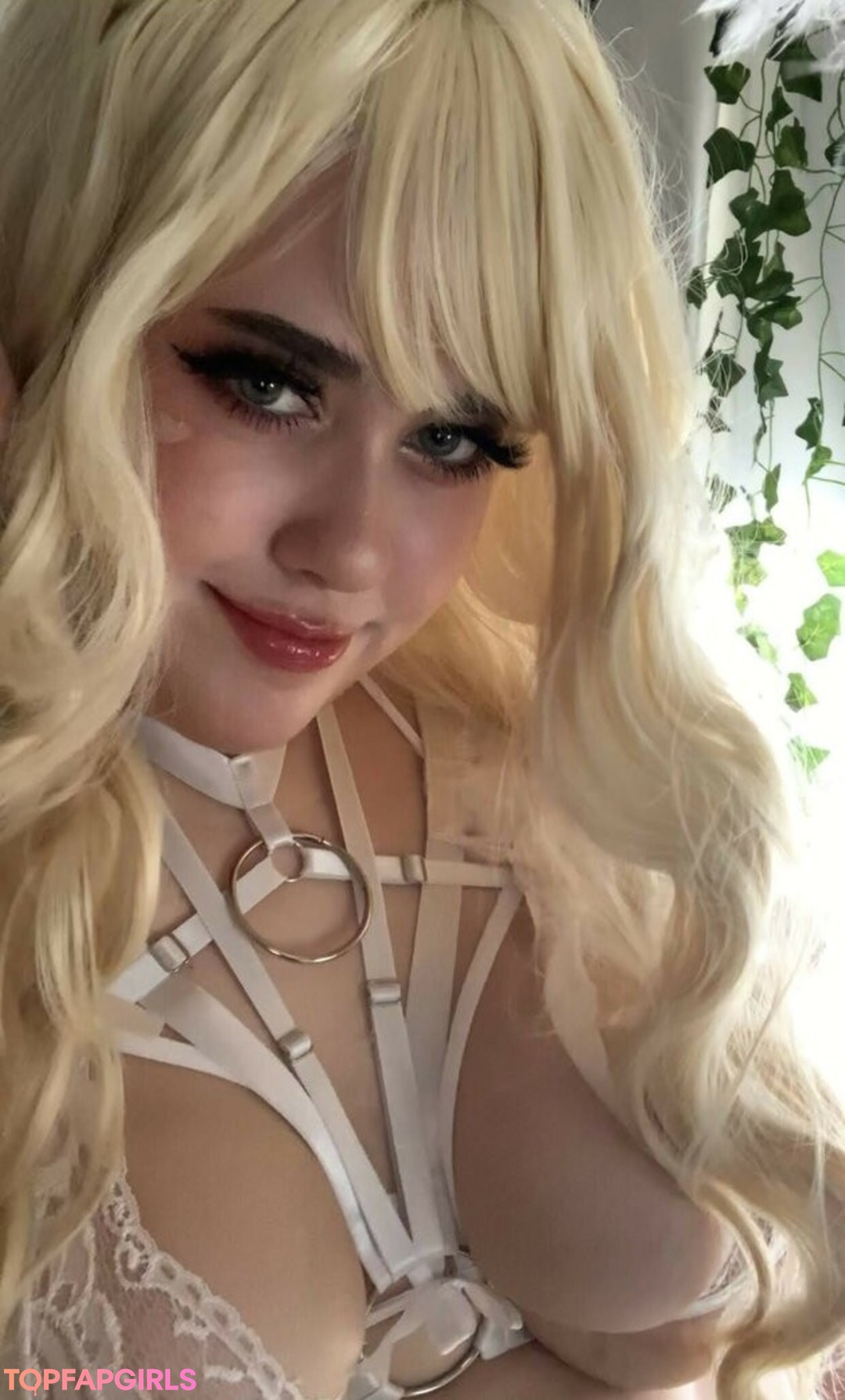 Moyumii model best pics