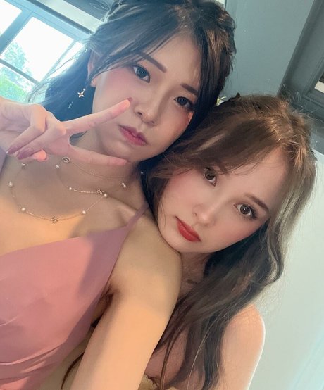 Tinakitten model pretty pictures