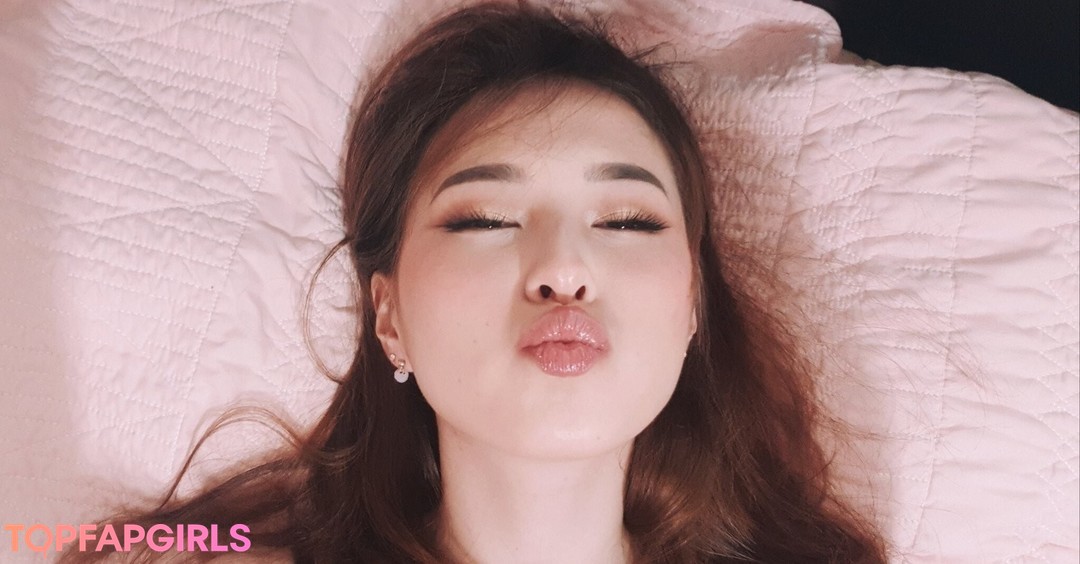 Tinakitten top profile image