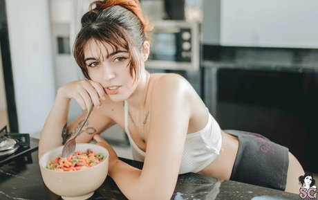 Aliese model erotic photo