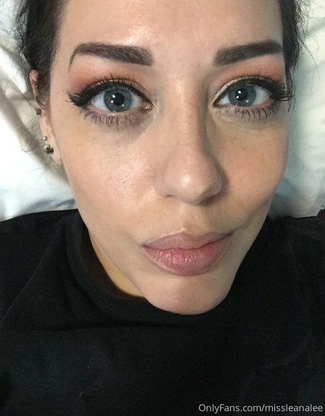 mother daughter onlyfans beautiful xxx pic