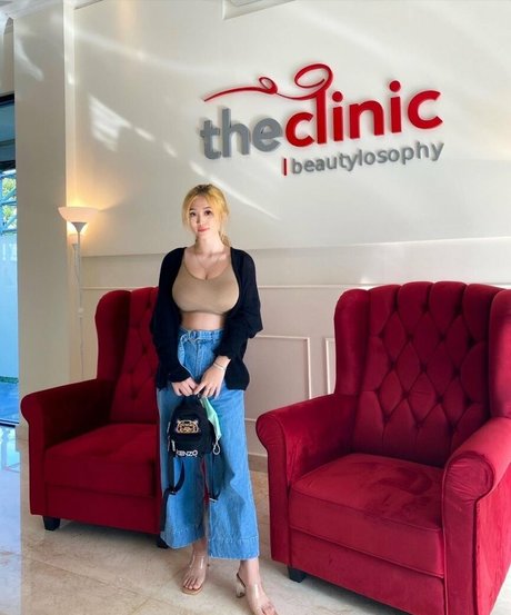 Anastasya Khosasih adult model galleries