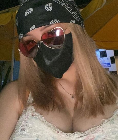 Anastasya Khosasih model naked photo