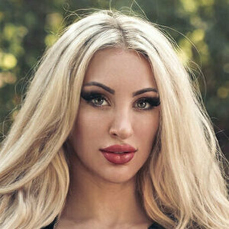 freeazura high quality pornstar image