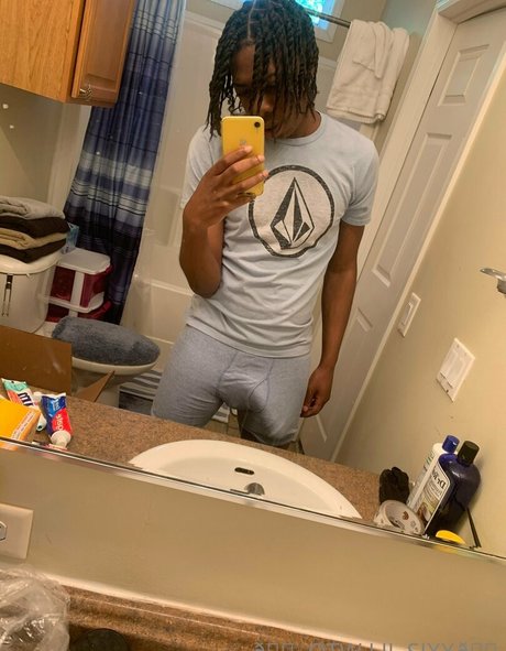 officialotwlilsixx star nudes photo