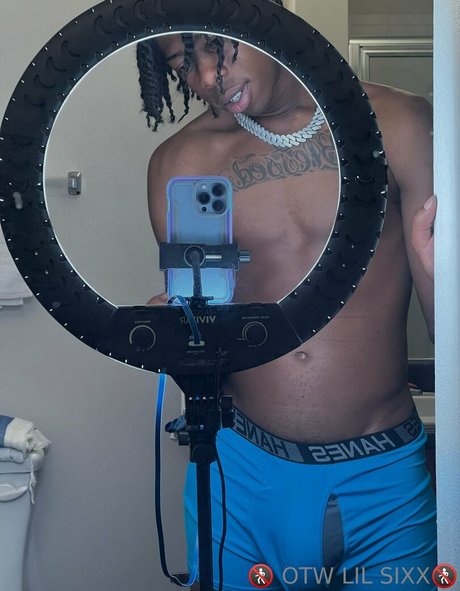 officialotwlilsixx exclusive actress picture