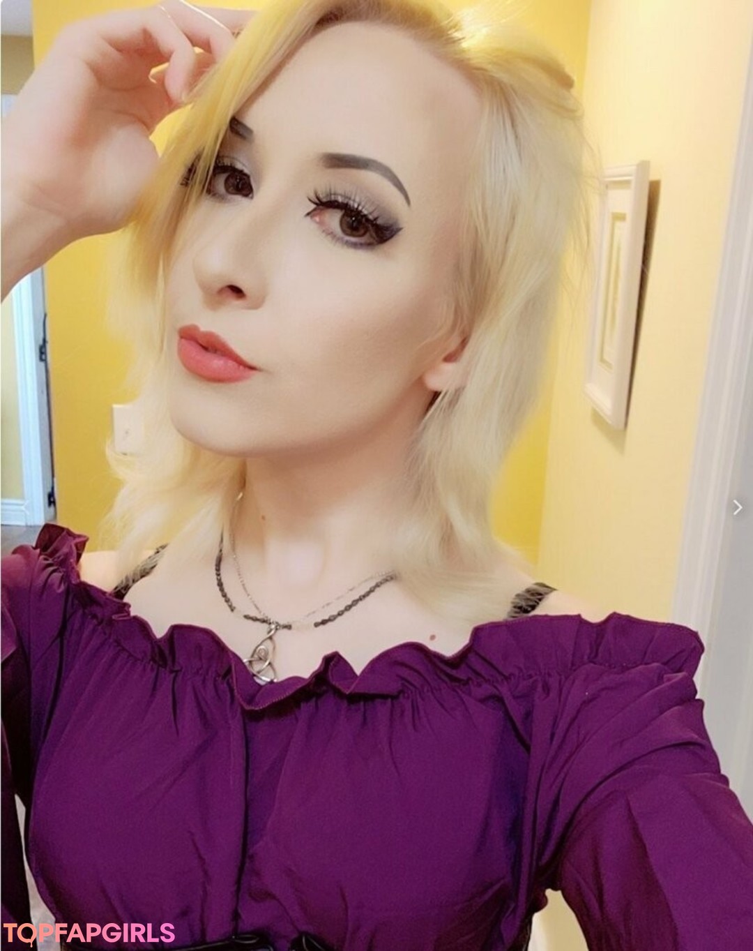 freeeroticneko naked star gallery