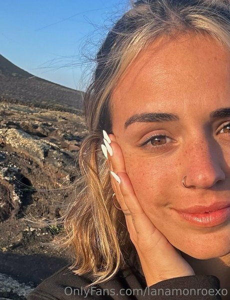 lanamonroexo naked star image