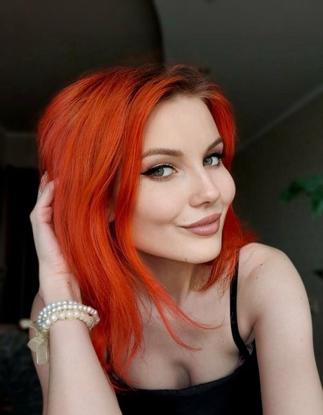 lida bond star hot images