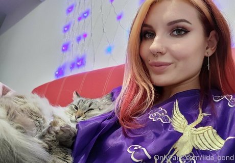 lida bond sexy actress pic