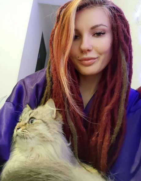 lida bond model nude img