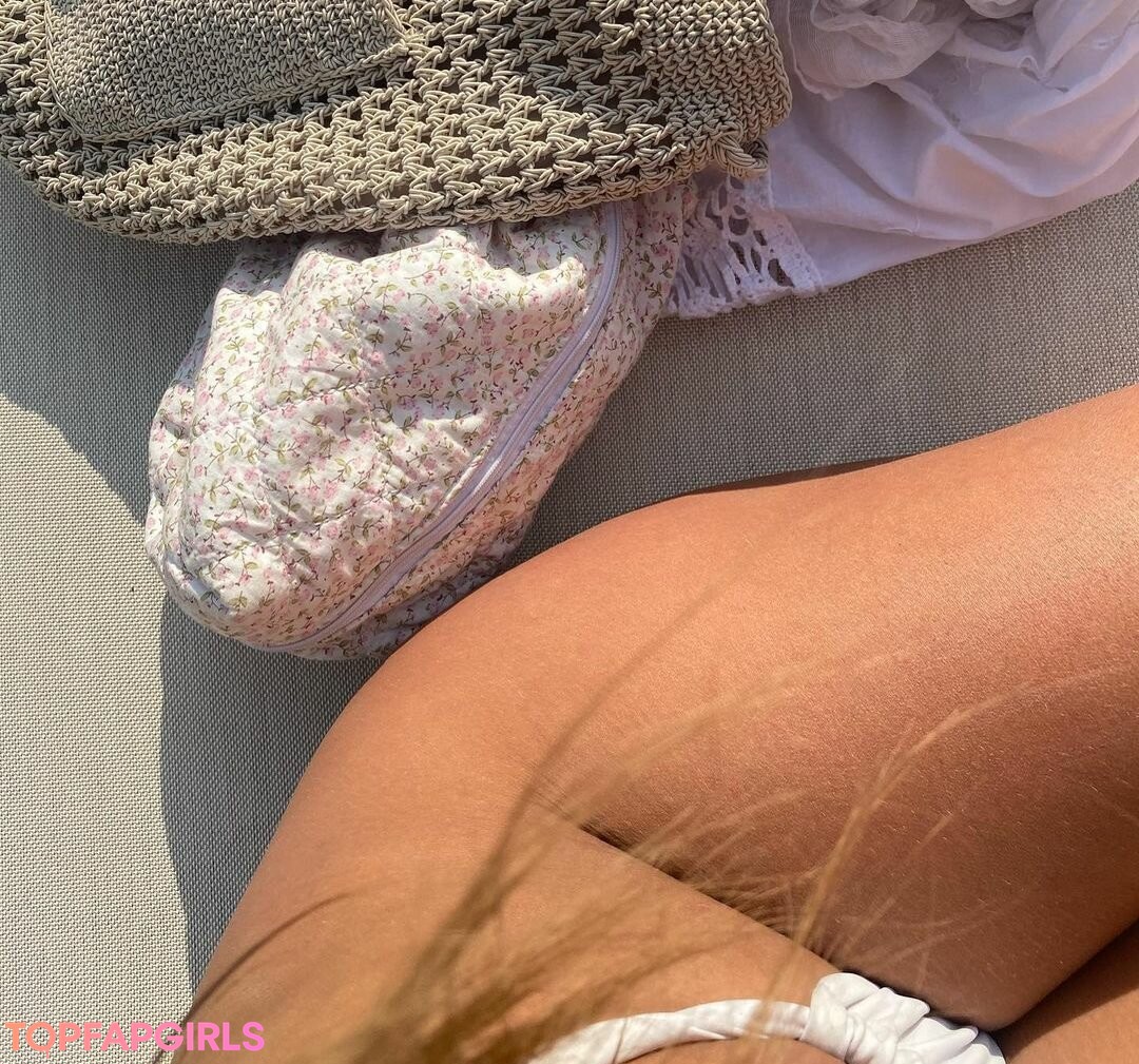 Veronica Desjardins hd model gallery