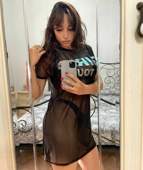 Sara Secciss star top archive