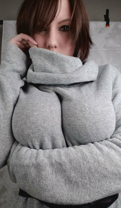 sinnocentfree naked model picture