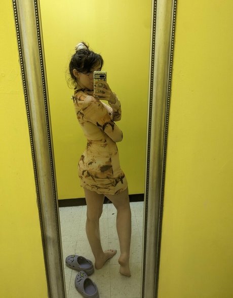 mechanicalhymen beautiful model pic