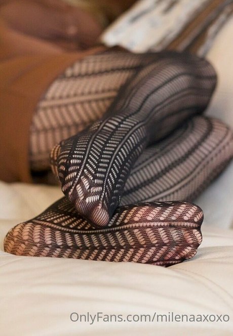 milenaaxoxo nude pornstar photo