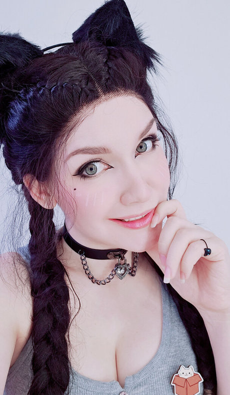 KittyKlaw ASMR star hot pic