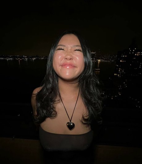 Madeline Jin erotic model img