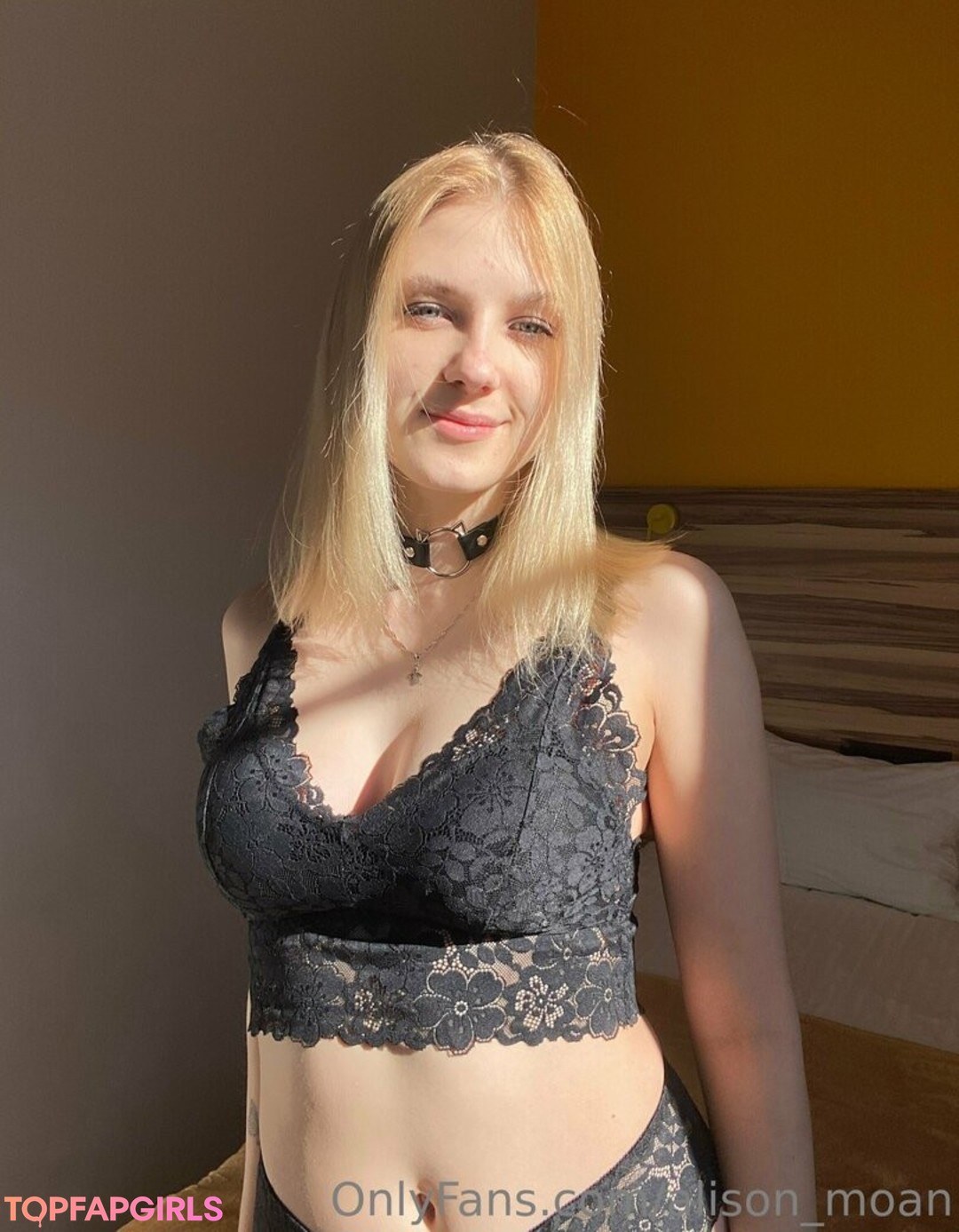 alison moan sexy actress image