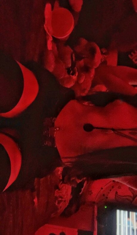 Thotlycrue adult model archive