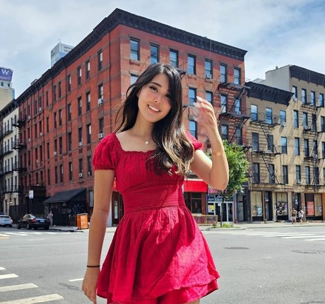 ExtraEmily xxx star photos